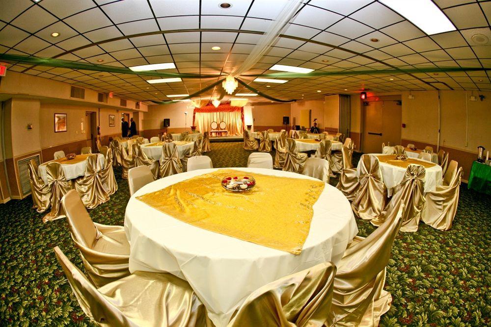 Columbus Grand Hotel & Banquet Center מראה חיצוני תמונה