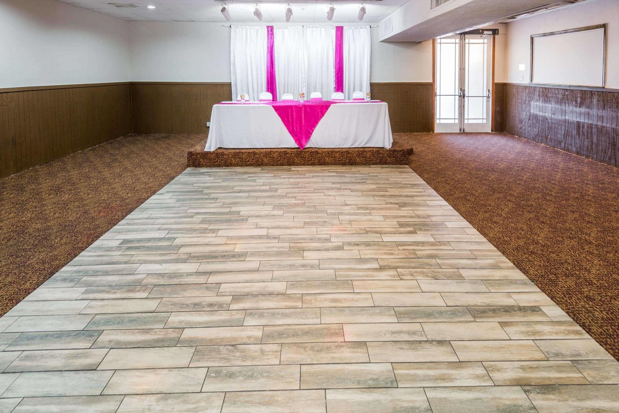 Columbus Grand Hotel & Banquet Center מראה חיצוני תמונה